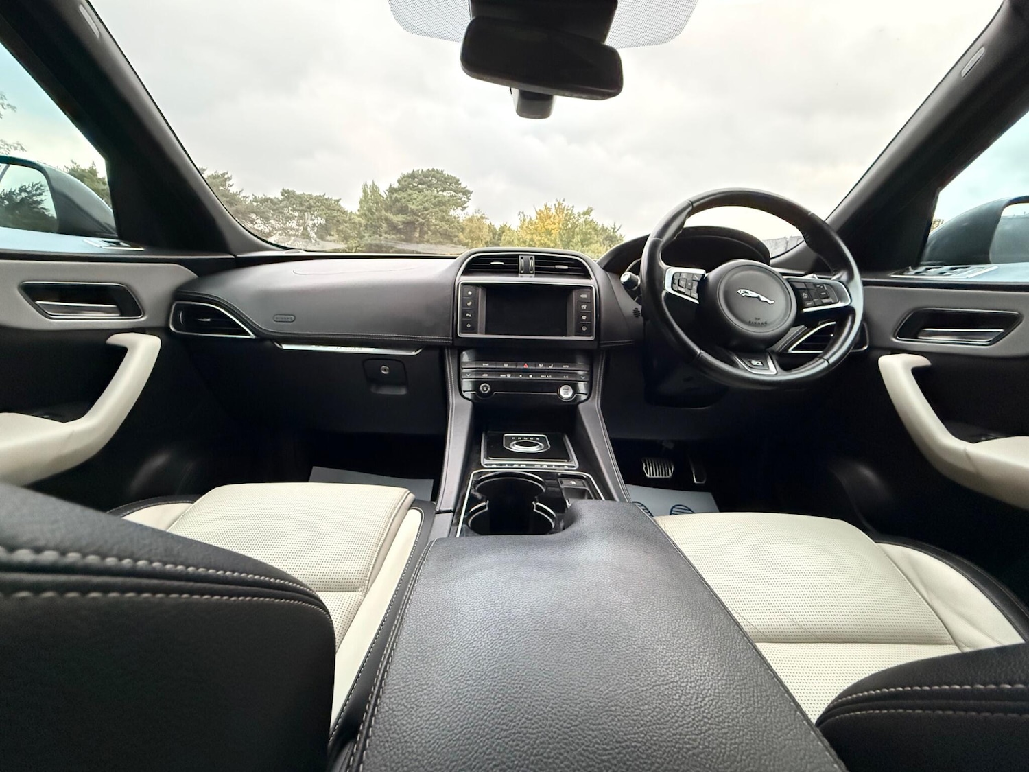 Used Jaguar F-Pace 2017 for sale - 76094437: Photo 28