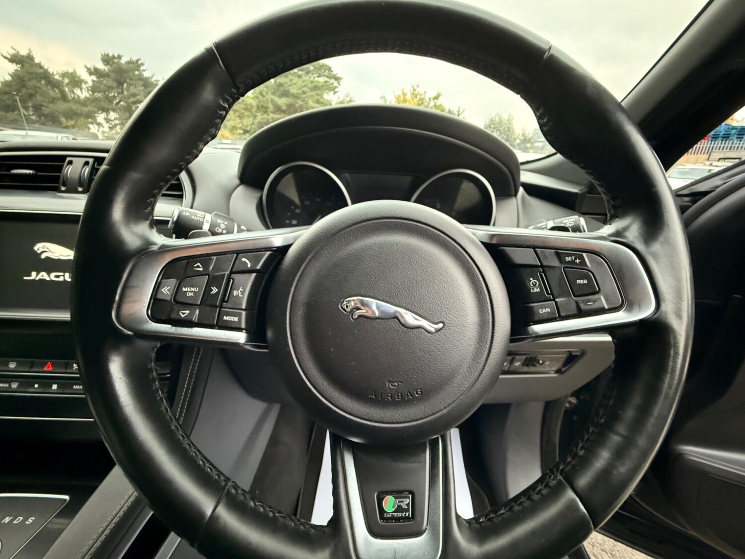 Used Jaguar F-Pace 2017 for sale - 76094437: Photo 32