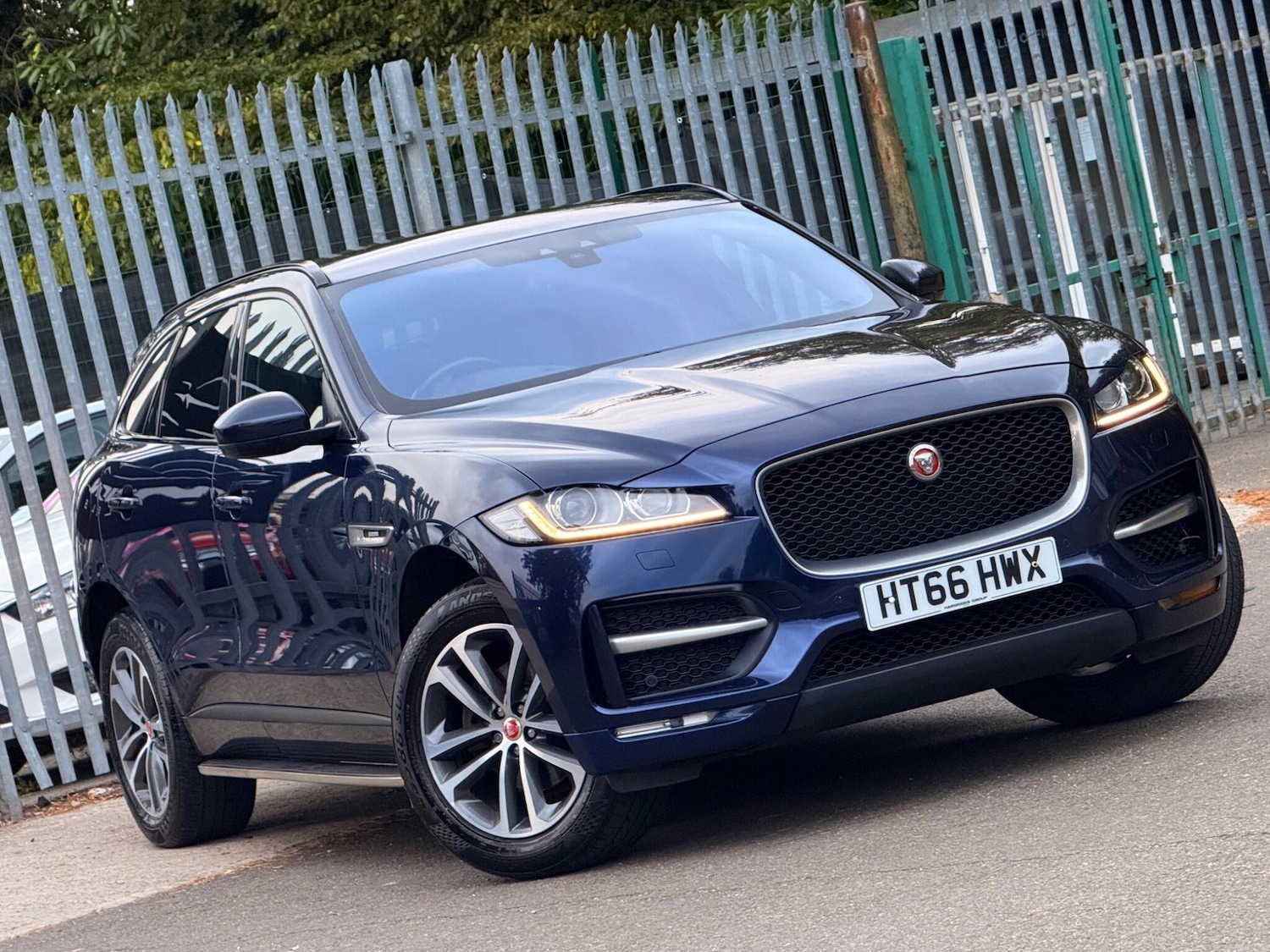 Used Jaguar F-Pace 2017 for sale - 76094437: Photo 44