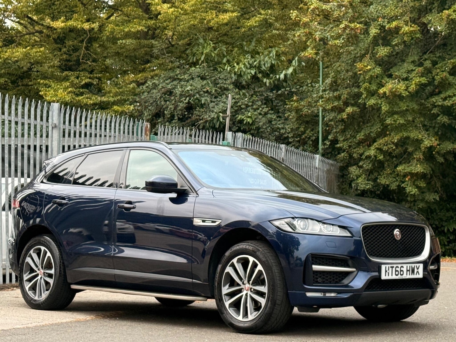 Used Jaguar F-Pace 2017 for sale - 76094437: Photo 5