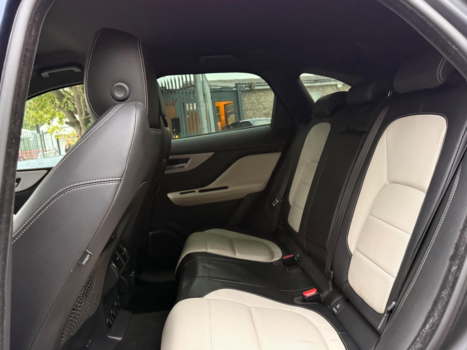 Used Jaguar F-Pace 2017 for sale - 76094437: Photo 9