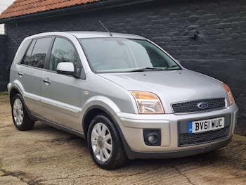 (61) - 1.6 Titanium 5dr