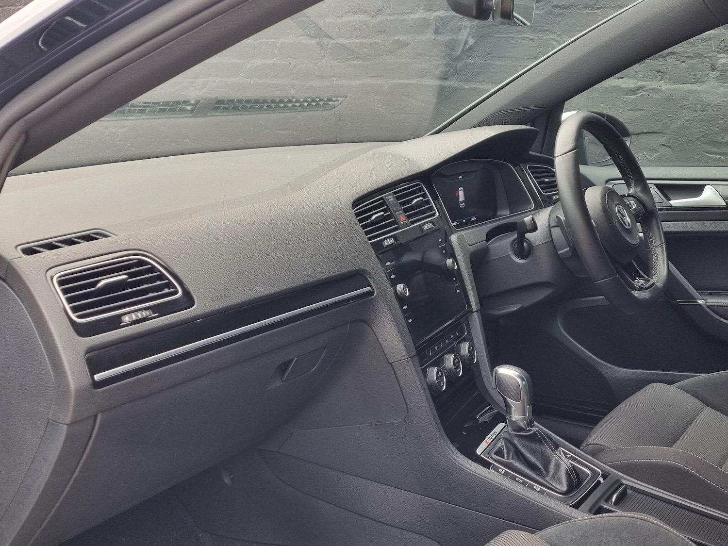 Used Volkswagen Golf 2017 for sale - 76691154: Photo 23