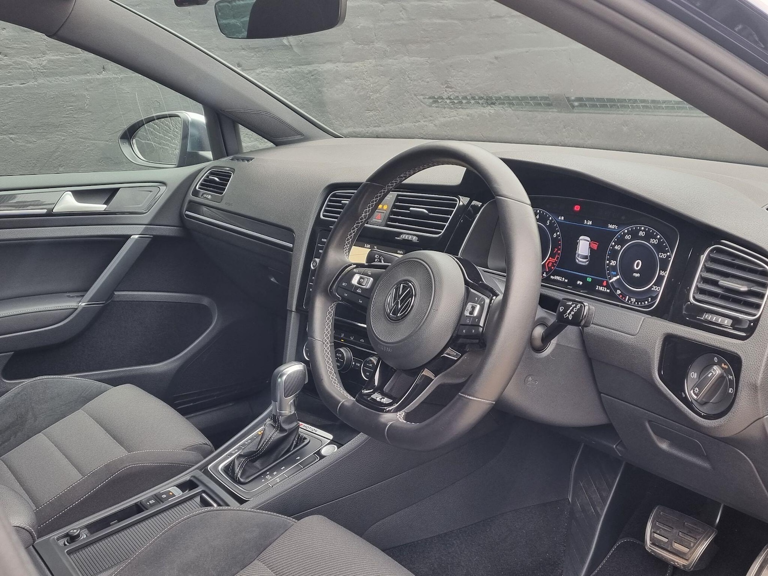 Used Volkswagen Golf 2017 for sale - 76691154: Photo 25