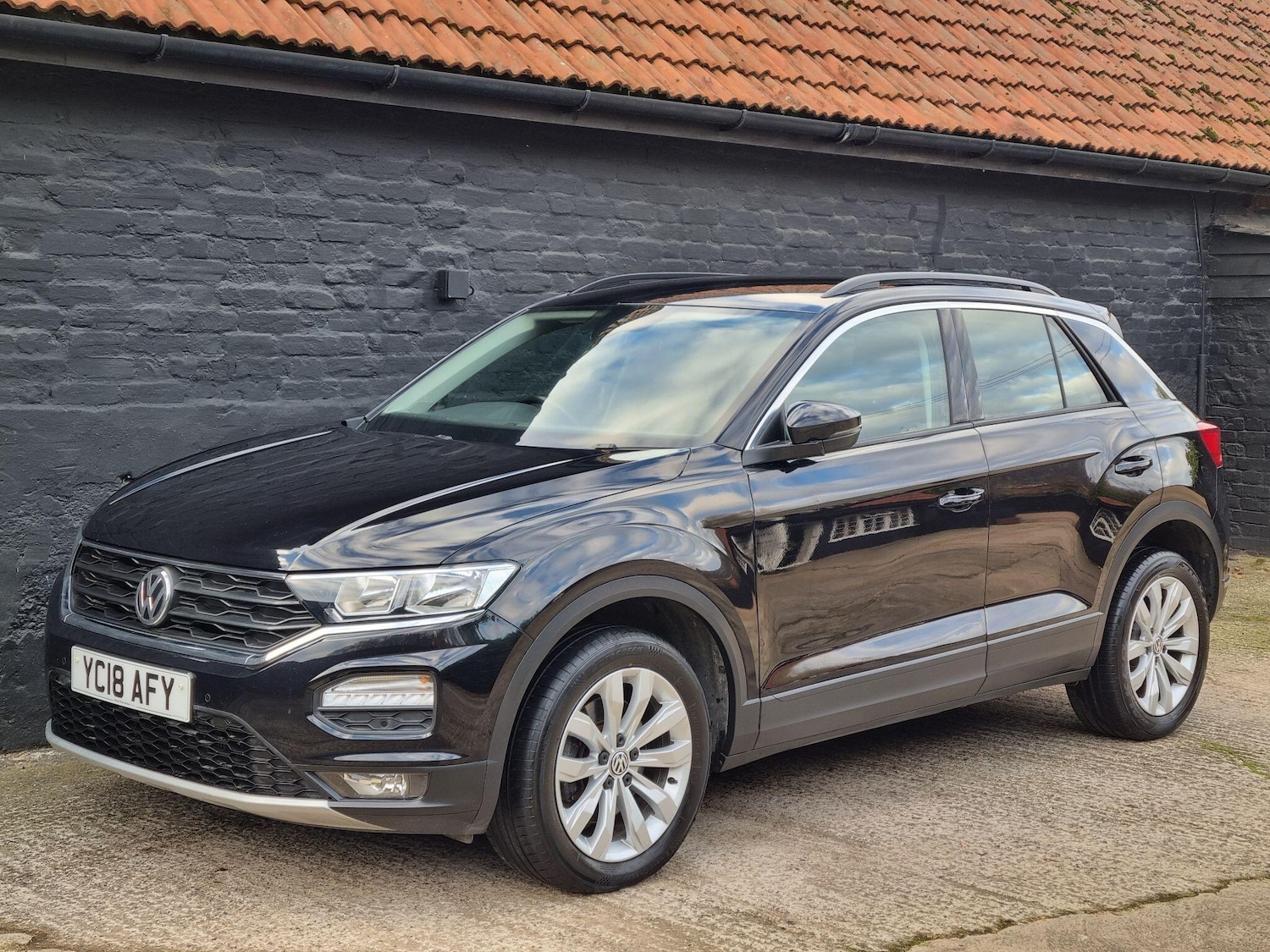 Used Volkswagen T-Roc 2018 for sale - 76691155: Photo 3