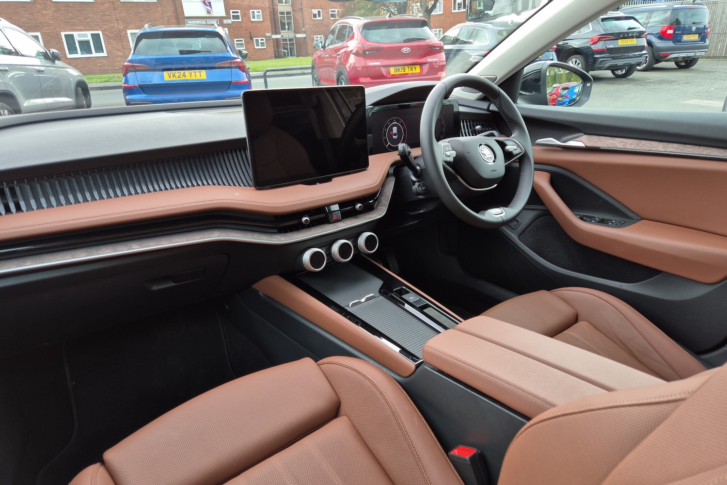 Used Skoda Superb 2025 for sale - 77588120: Photo 2