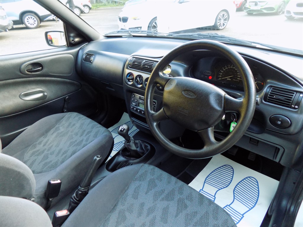 Used Ford Escort 1996 for sale - 76172529: Photo 19