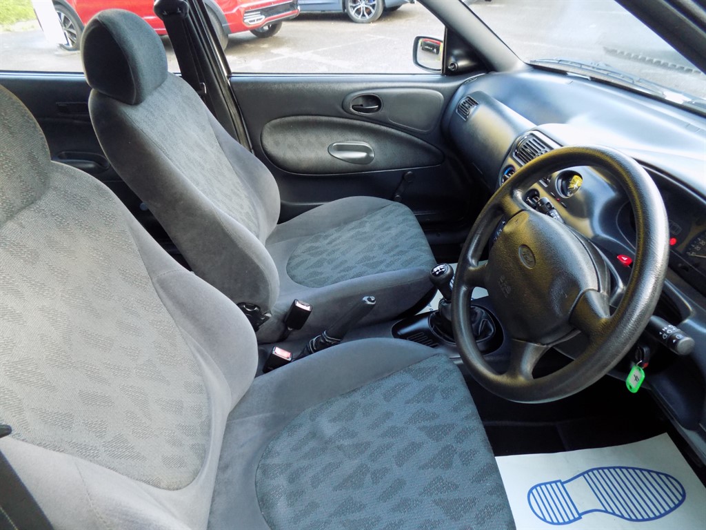 Used Ford Escort 1996 for sale - 76172529: Photo 20