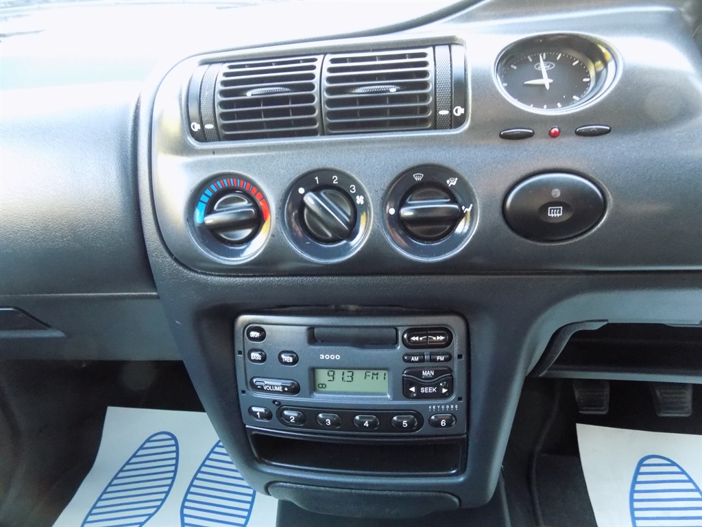 Used Ford Escort 1996 for sale - 76172529: Photo 24