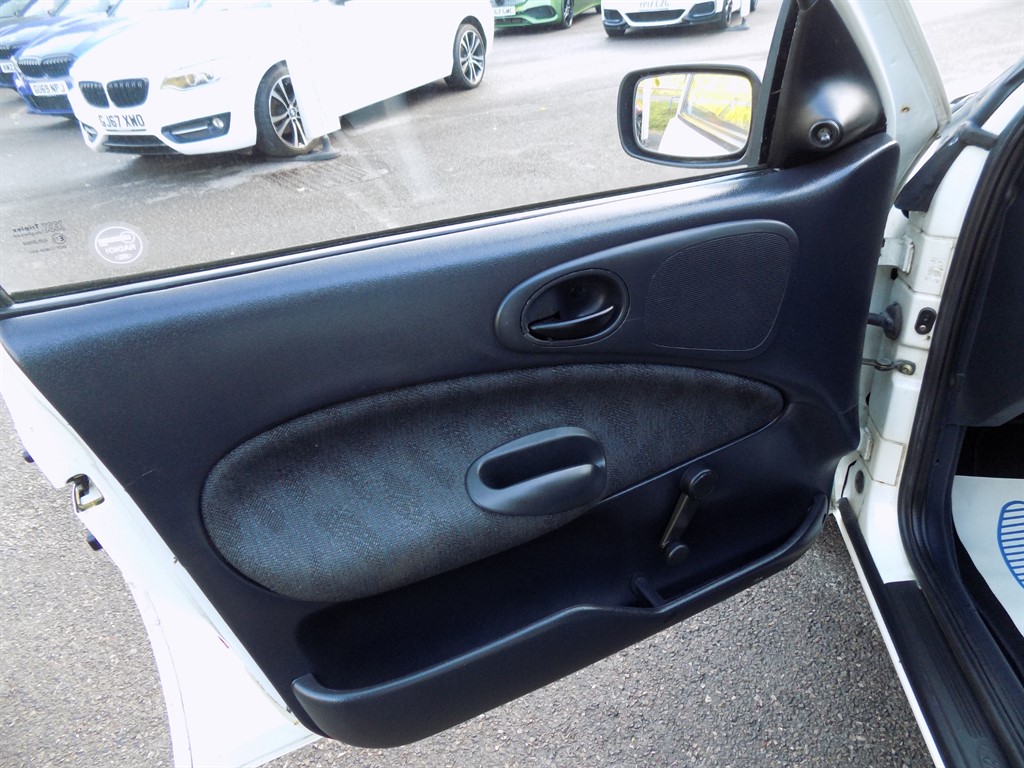 Used Ford Escort 1996 for sale - 76172529: Photo 25