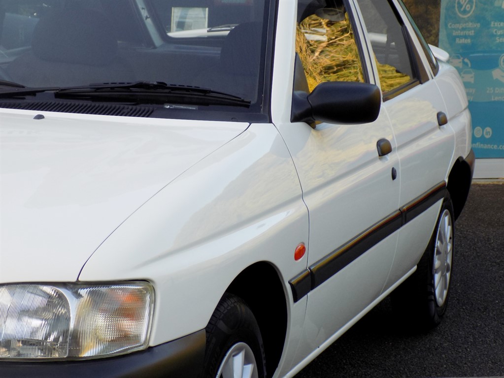 Used Ford Escort 1996 for sale - 76172529: Photo 7