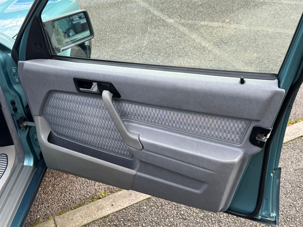 Used Mercedes-Benz 190 1993 for sale - 76908247: Photo 14