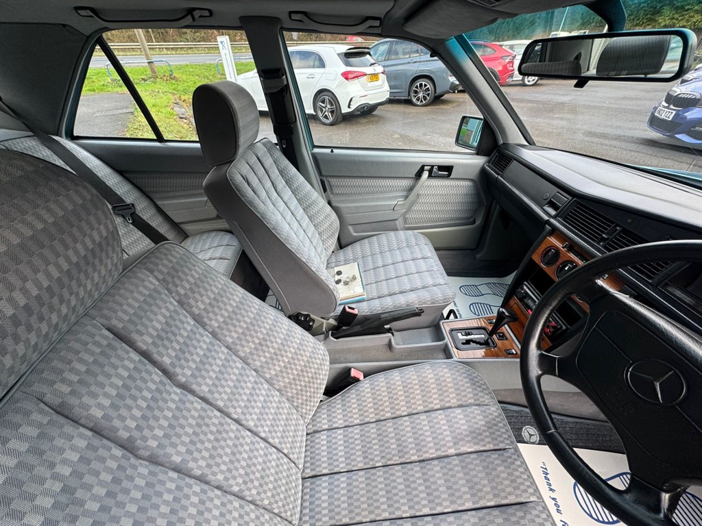 Used Mercedes-Benz 190 1993 for sale - 76908247: Photo 16