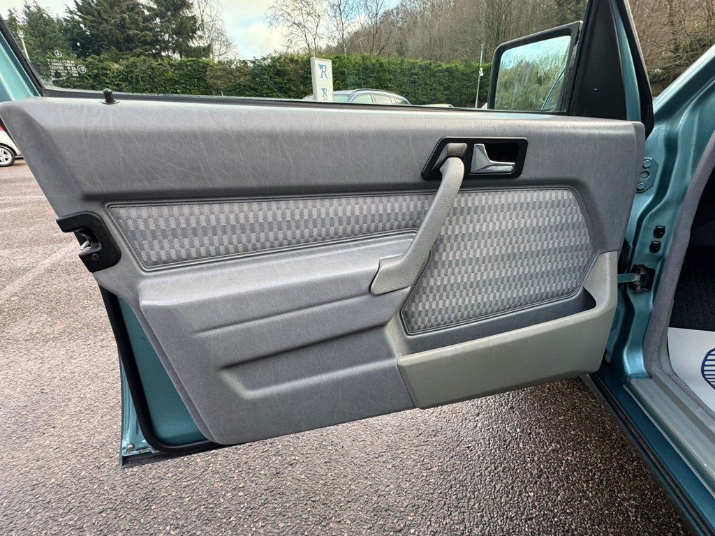 Used Mercedes-Benz 190 1993 for sale - 76908247: Photo 21