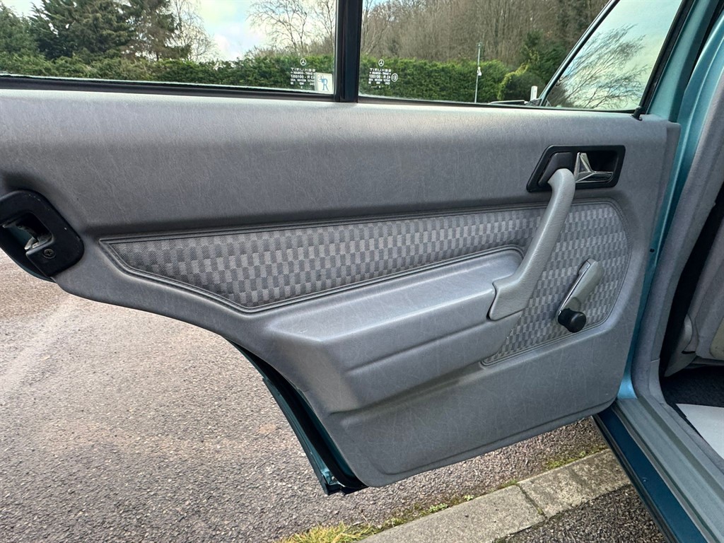 Used Mercedes-Benz 190 1993 for sale - 76908247: Photo 26