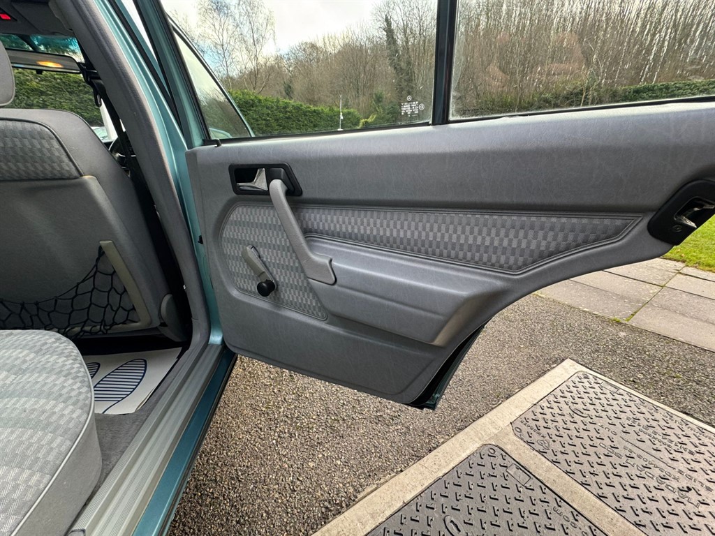 Used Mercedes-Benz 190 1993 for sale - 76908247: Photo 28