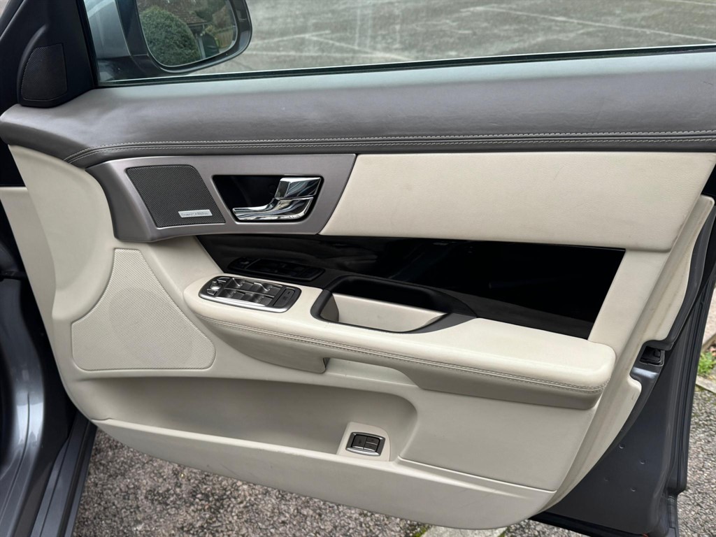 Used Jaguar XF 2010 for sale - 77025668: Photo 10