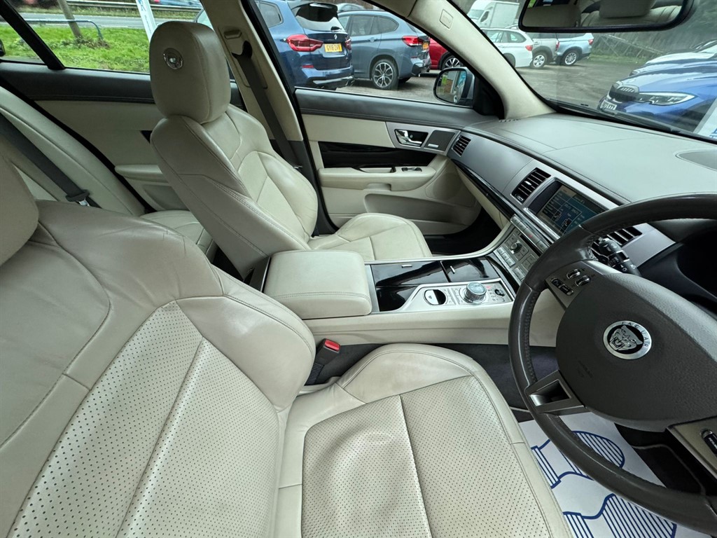 Used Jaguar XF 2010 for sale - 77025668: Photo 12