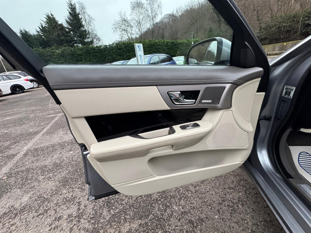 Used Jaguar XF 2010 for sale - 77025668: Photo 20