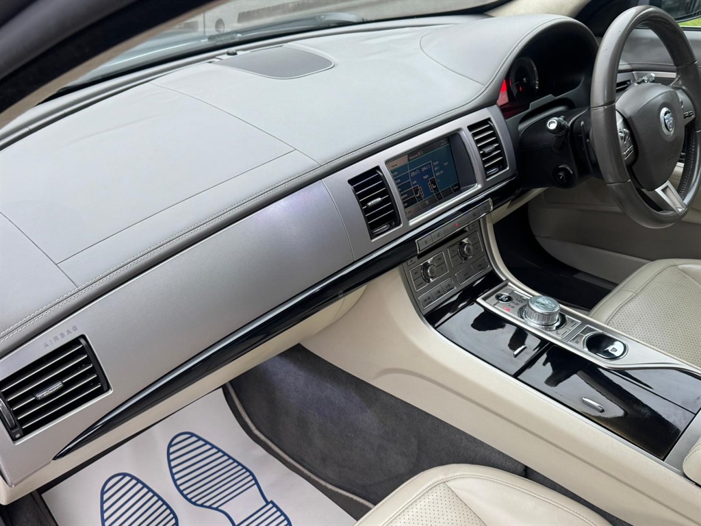 Used Jaguar XF 2010 for sale - 77025668: Photo 21