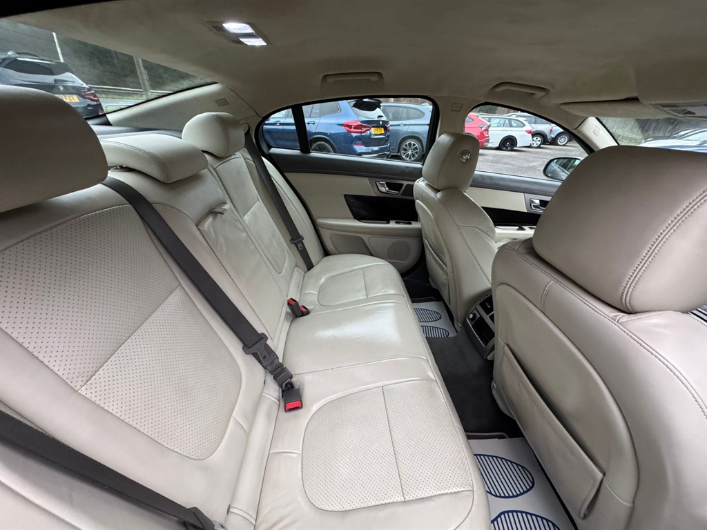 Used Jaguar XF 2010 for sale - 77025668: Photo 24