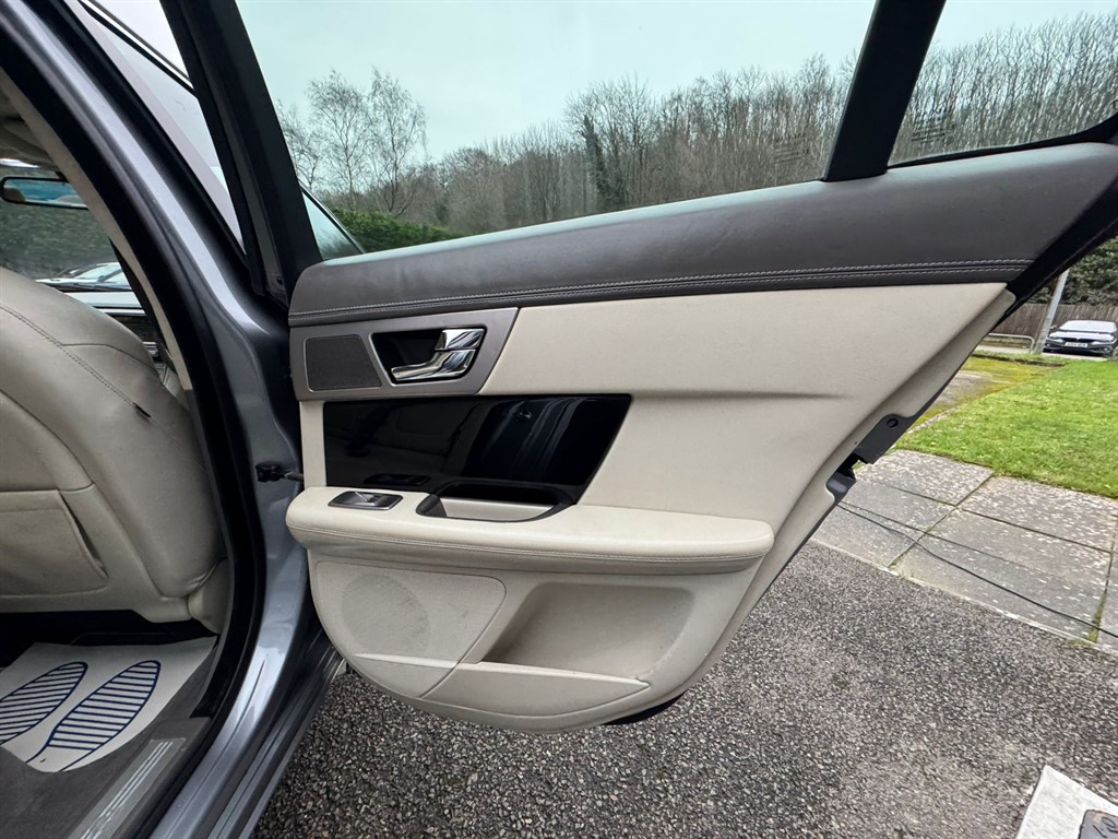 Used Jaguar XF 2010 for sale - 77025668: Photo 27