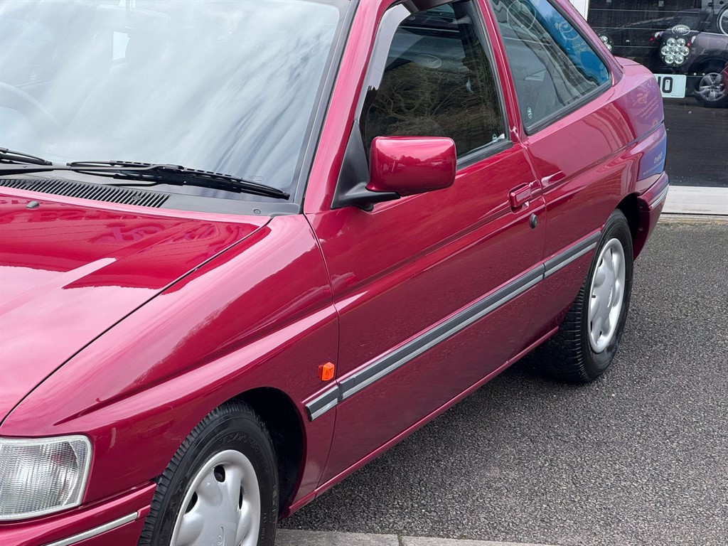 Used Ford Escort 1993 for sale - 77641036: Photo 8