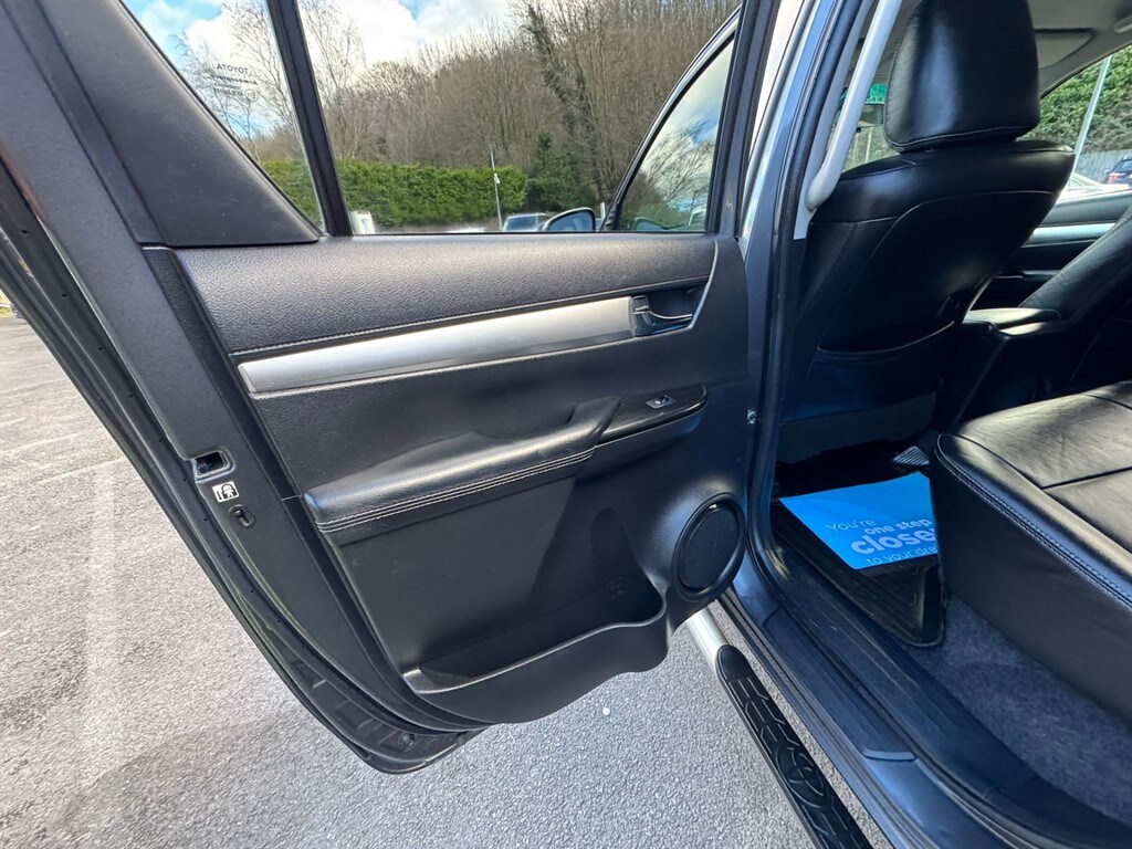 Used Toyota Hilux 2017 for sale - 77545539: Photo 31