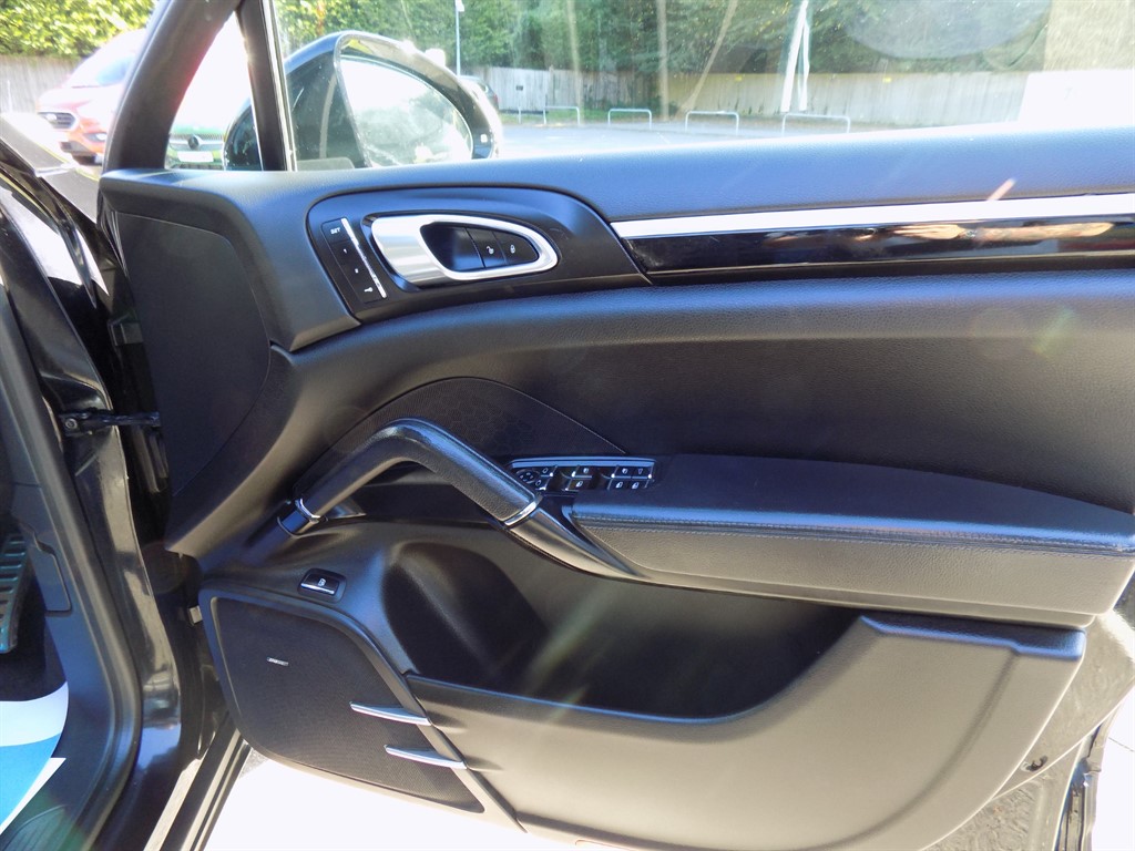 Used Porsche Cayenne 2017 for sale - 76117184: Photo 17