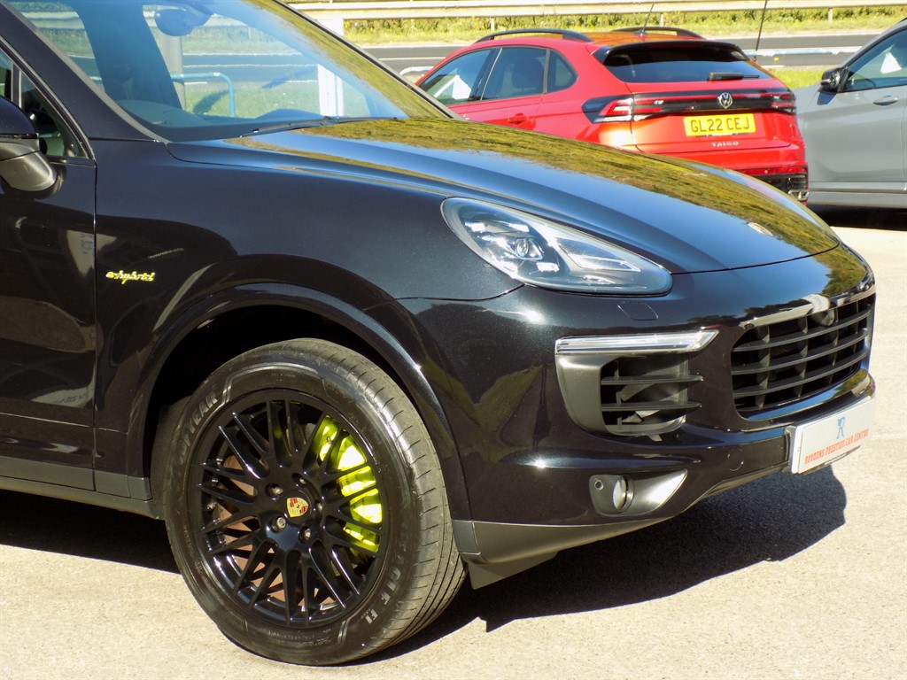 Used Porsche Cayenne 2017 for sale - 76117184: Photo 2