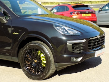 Used Porsche Cayenne 2017 for sale - 76117184: Photo 2