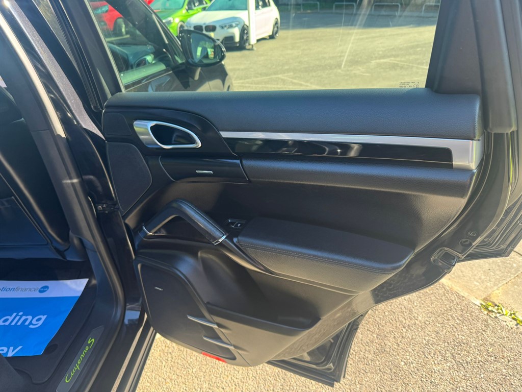 Used Porsche Cayenne 2017 for sale - 76117184: Photo 38