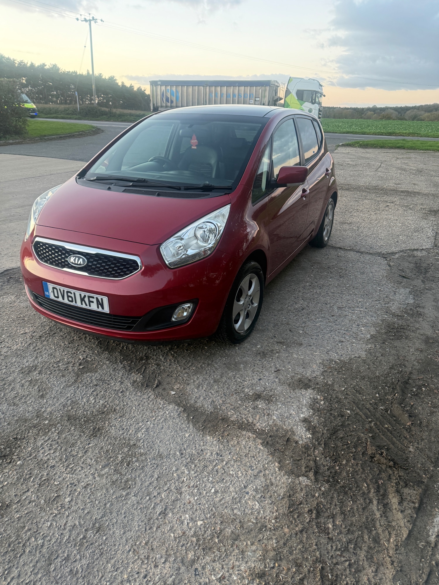 Used Kia Venga 2012 for sale - 76393848: Photo 2