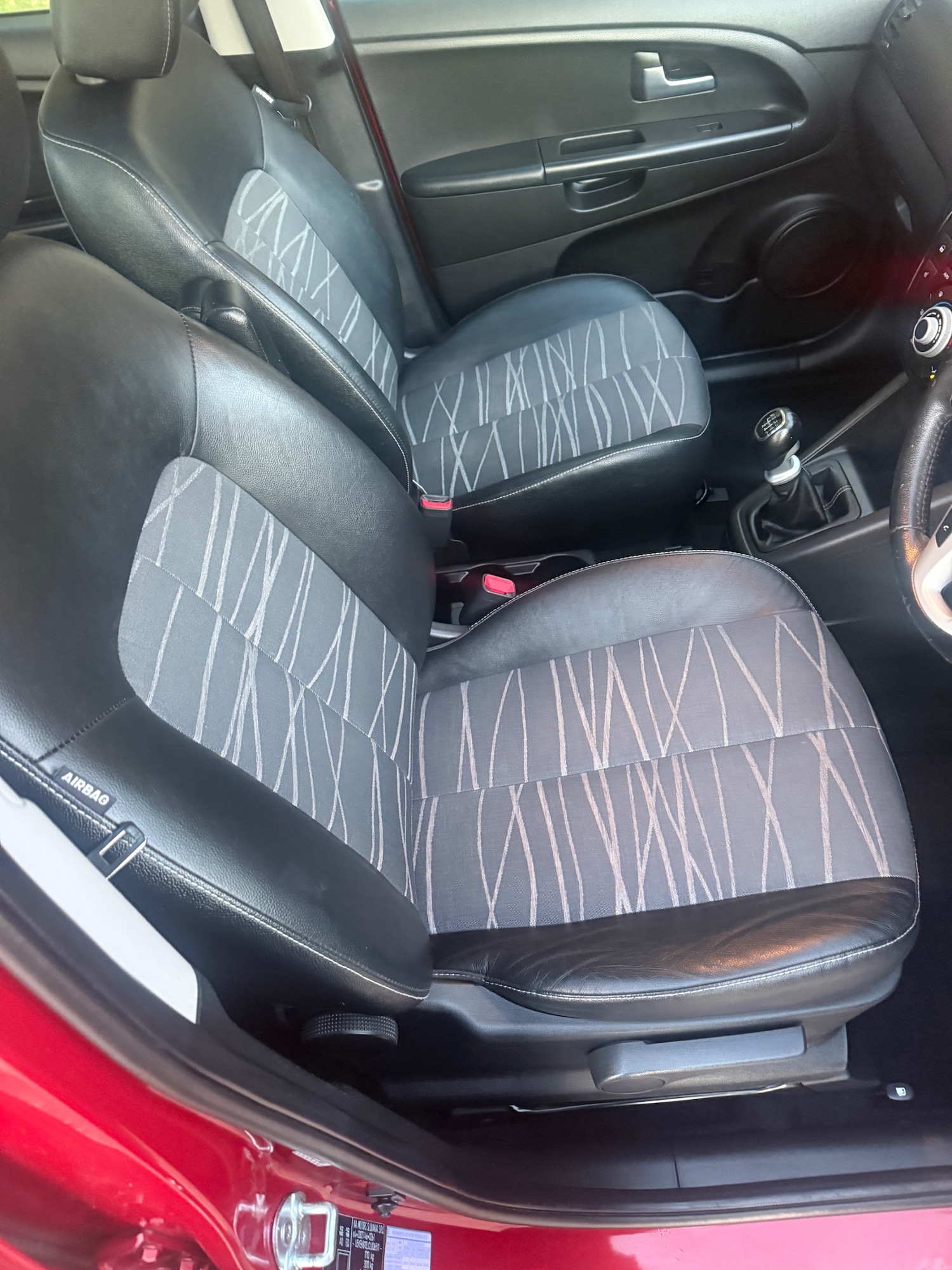 Used Kia Venga 2012 for sale - 76393848: Photo 8