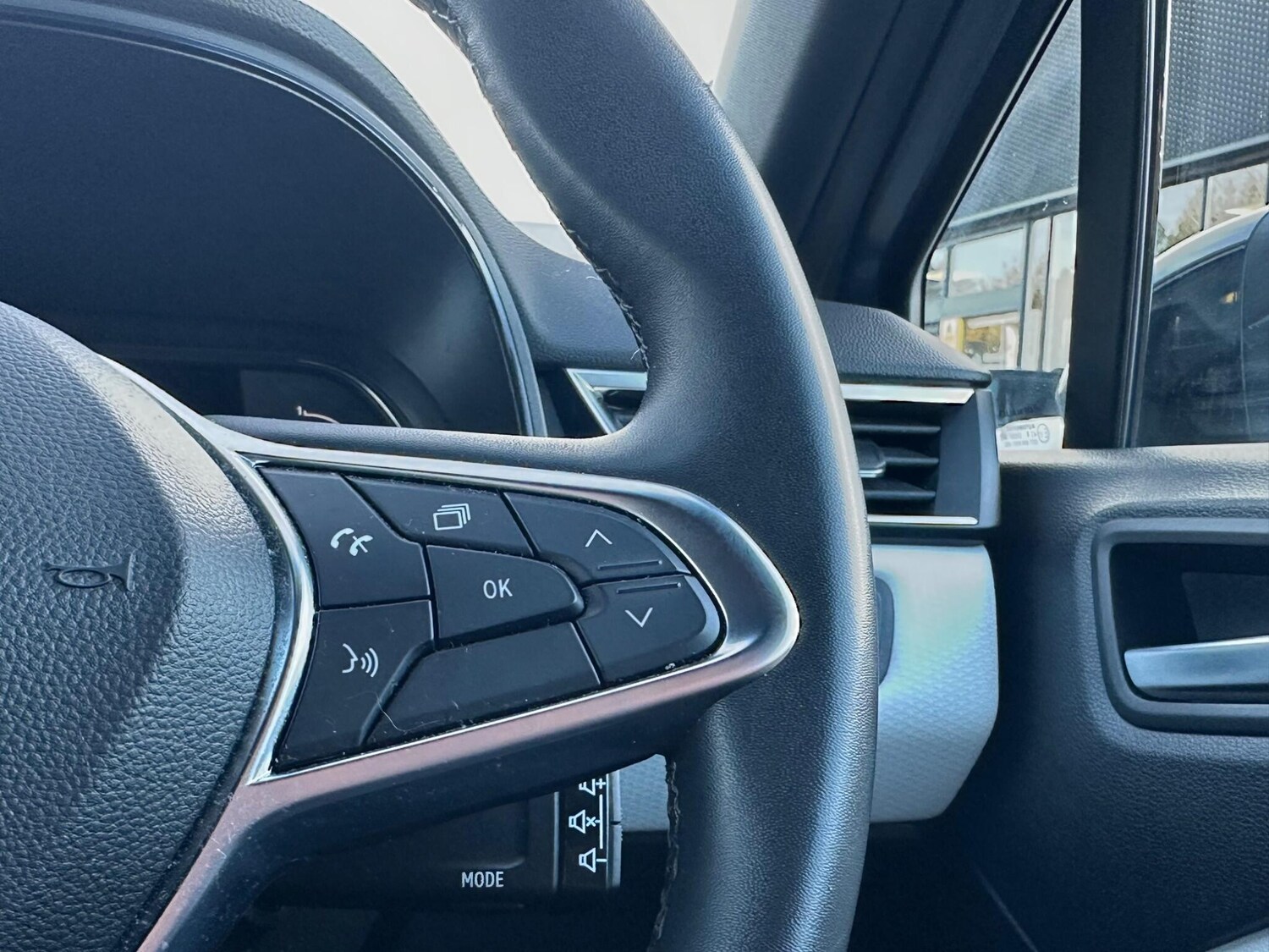 Used Renault Clio 2022 for sale - 76619759: Photo 17