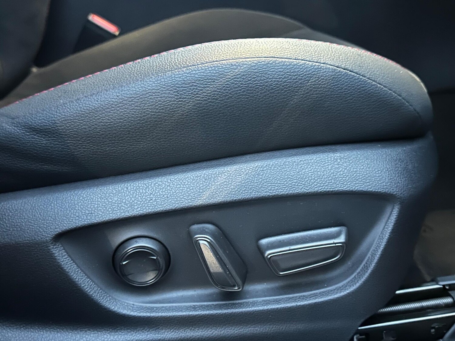 Used Toyota C-HR 2024 for sale - 76539163: Photo 17