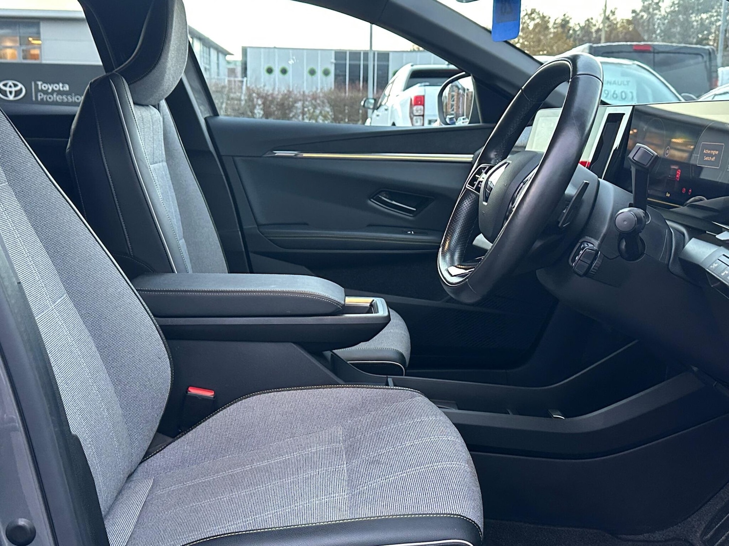 Used Renault Megane E Tech 2024 for sale - 76585268: Photo 32