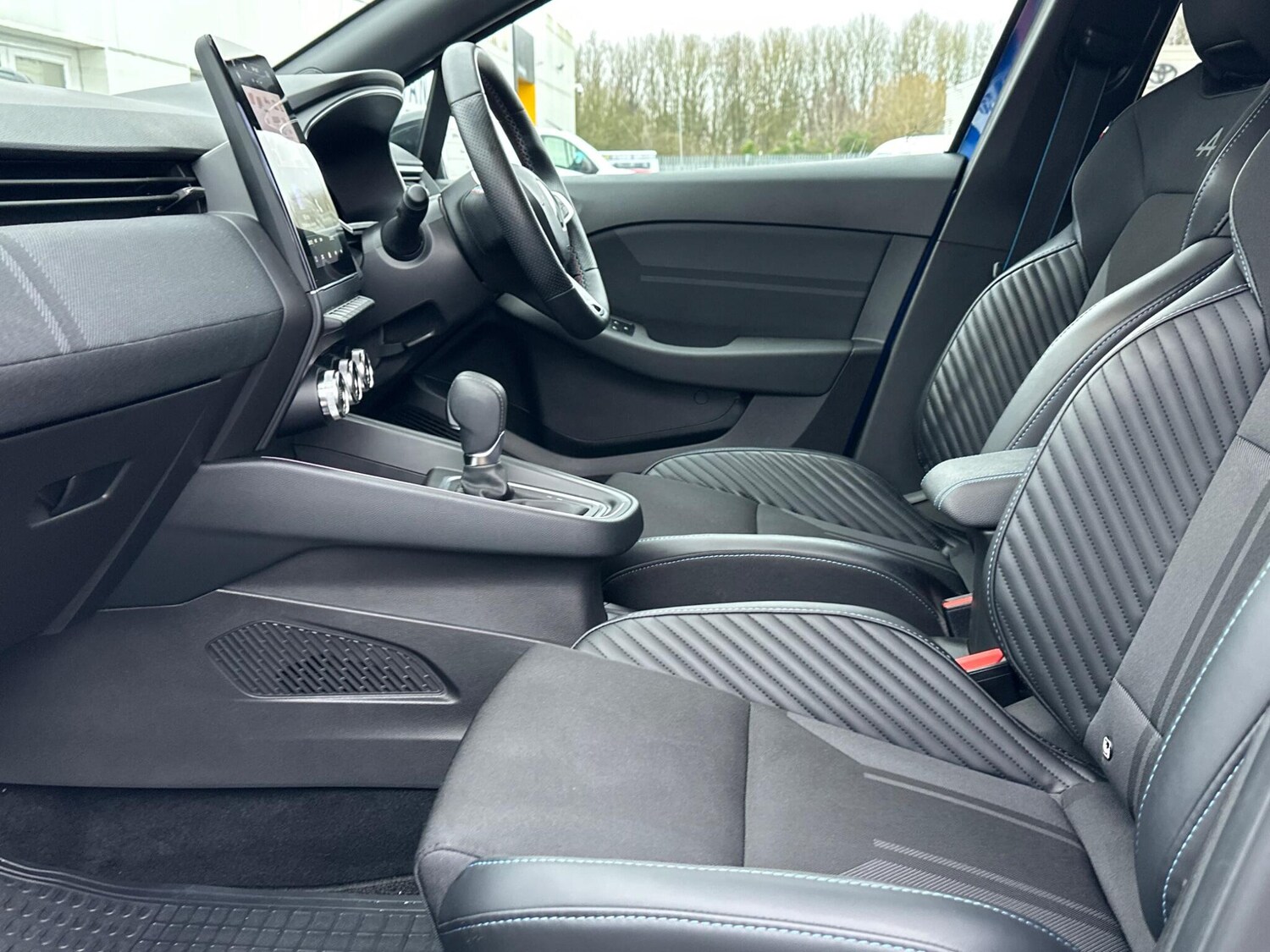 Used Renault Clio for sale - 77496404: Photo 31