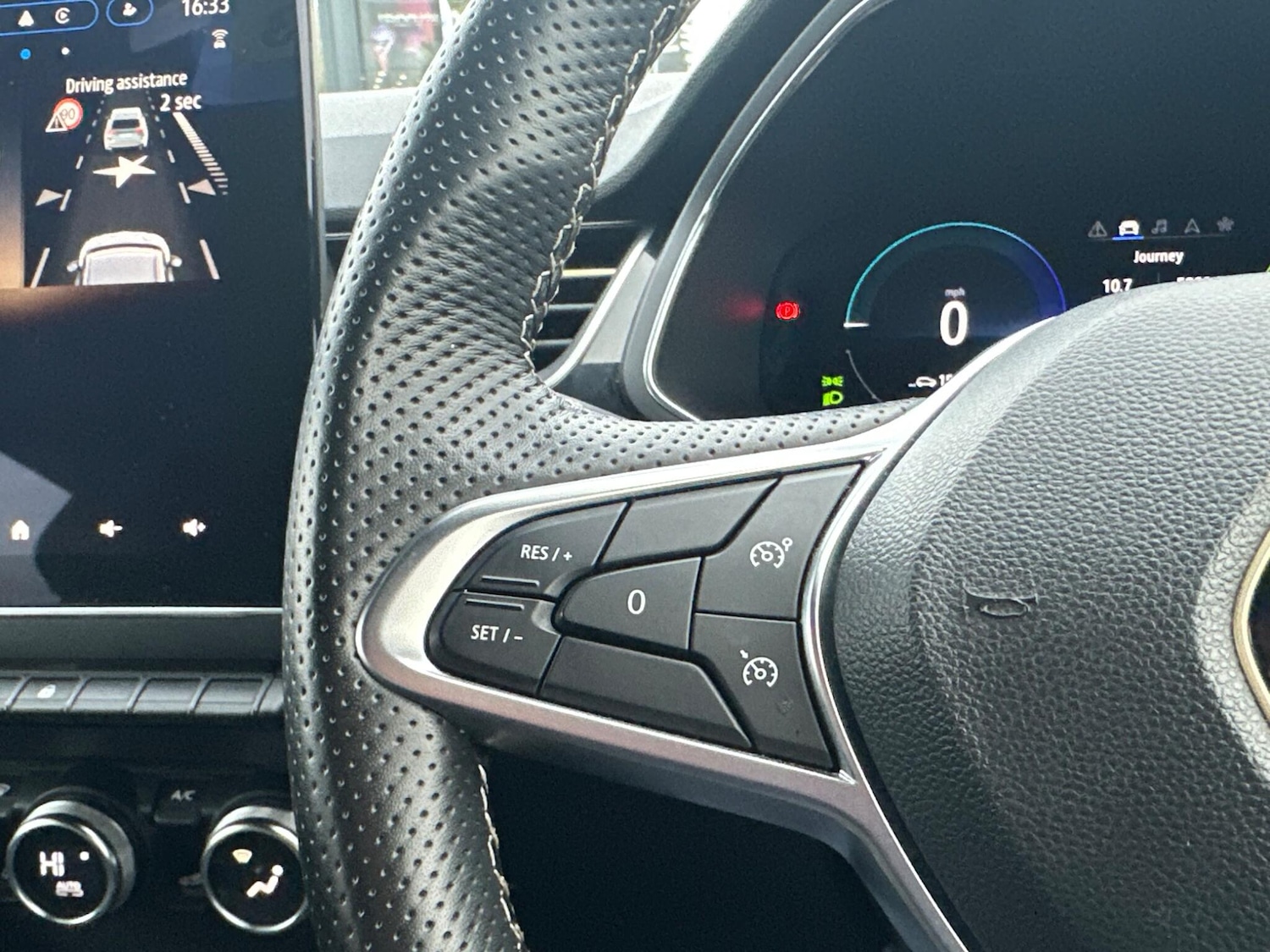 Used Renault Captur 2023 for sale - 77396615: Photo 19