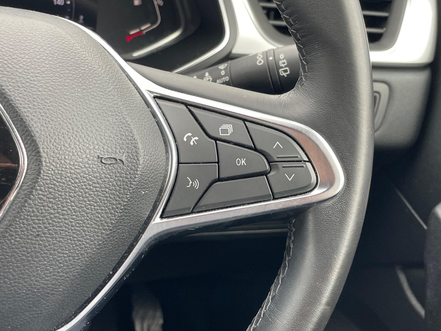 Used Renault Captur 2021 for sale - 76702228: Photo 35