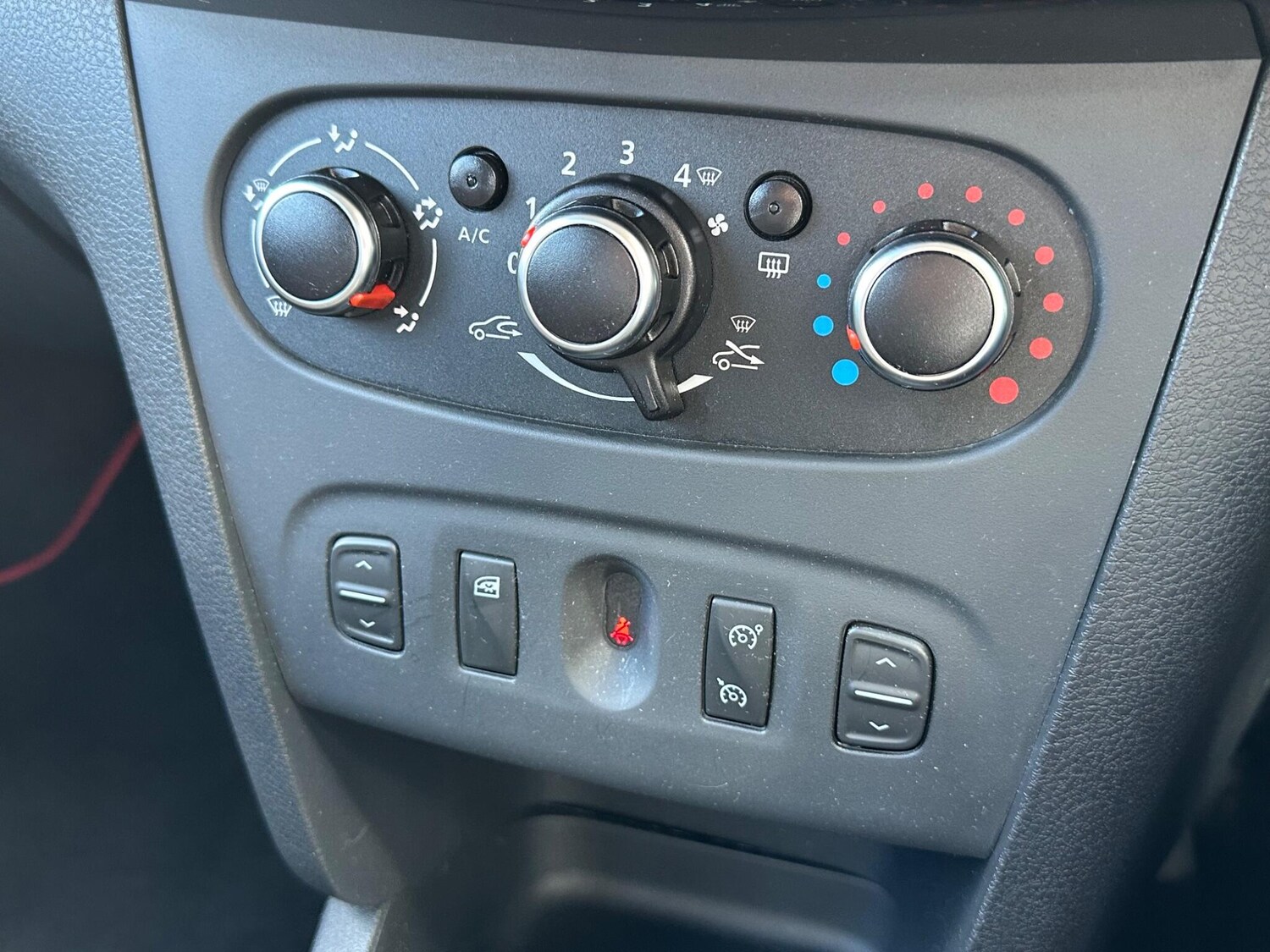 Used Dacia Sandero Stepway 2020 for sale - 75904730: Photo 32
