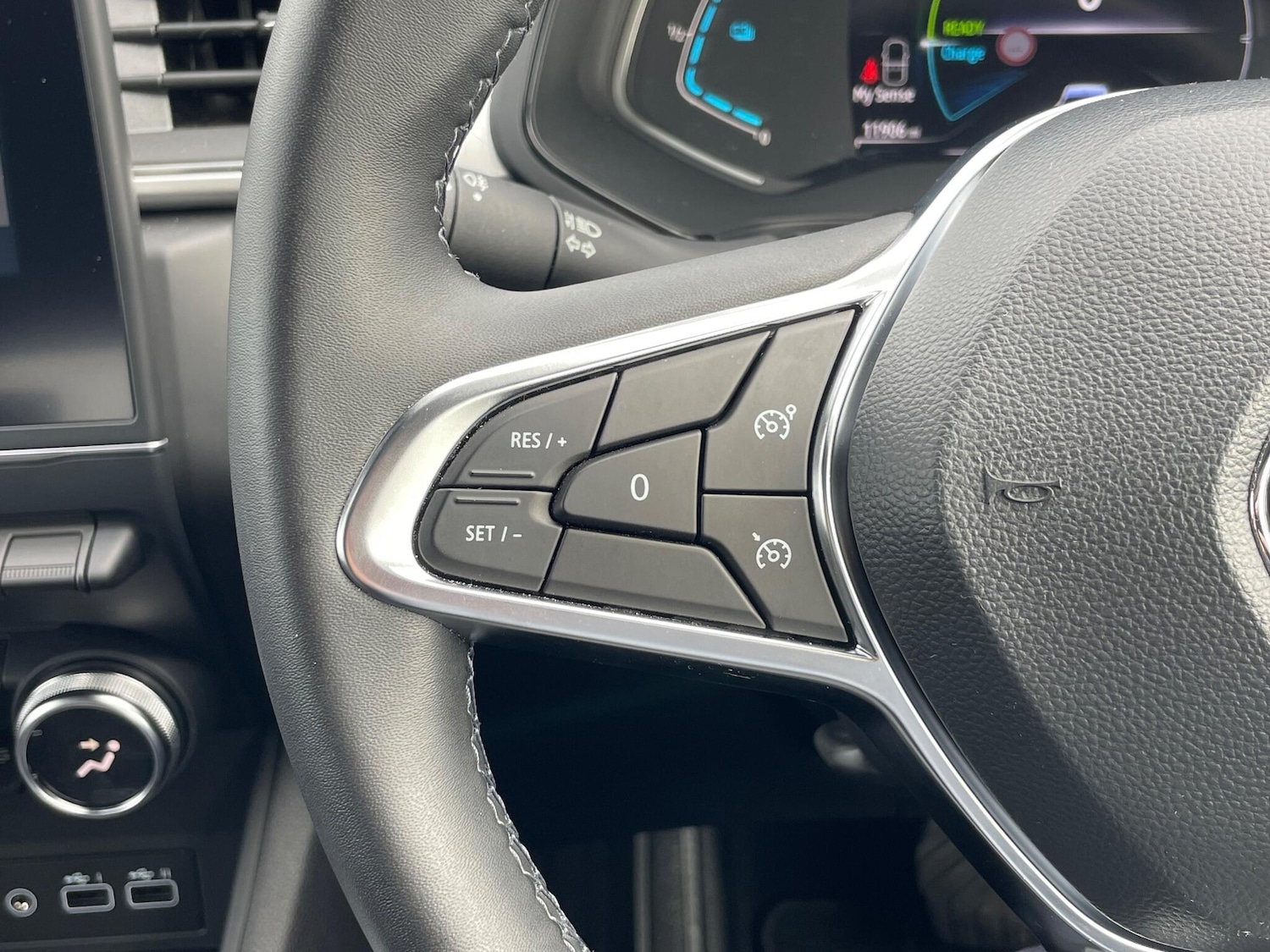 Used Renault Captur 2023 for sale - 76701208: Photo 41