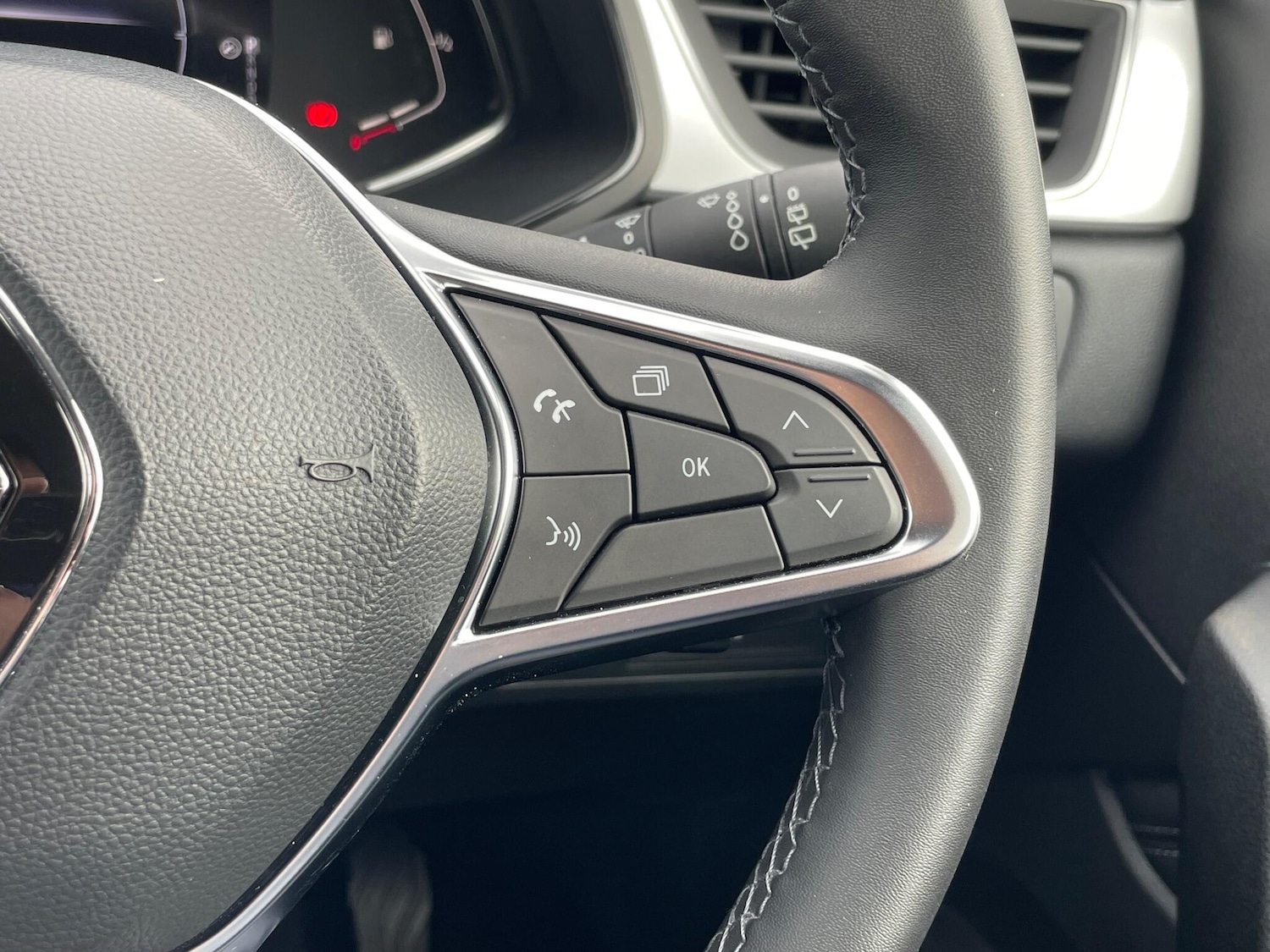 Used Renault Captur 2023 for sale - 76701208: Photo 43