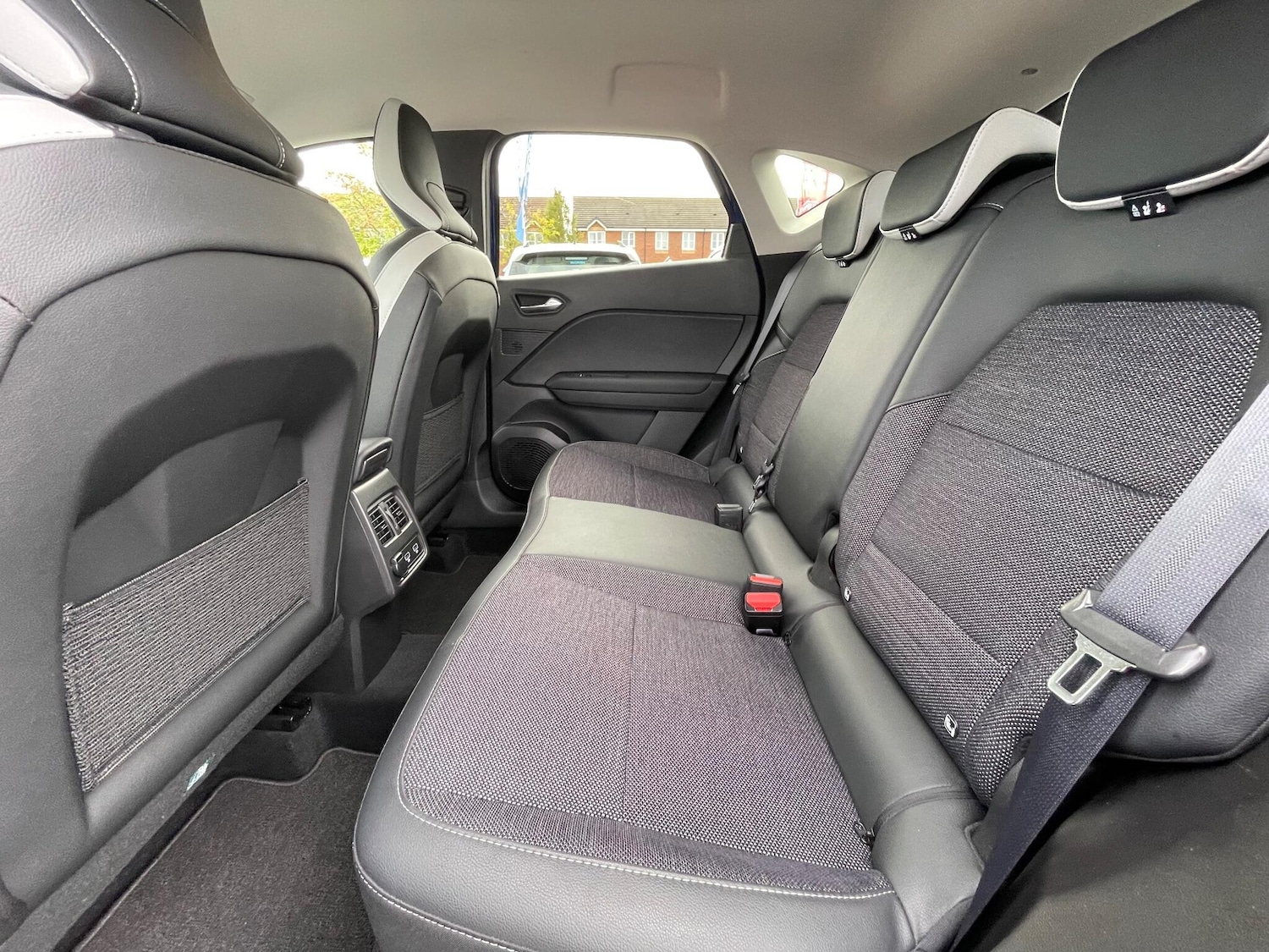 Used Renault Captur 2023 for sale - 76701208: Photo 60