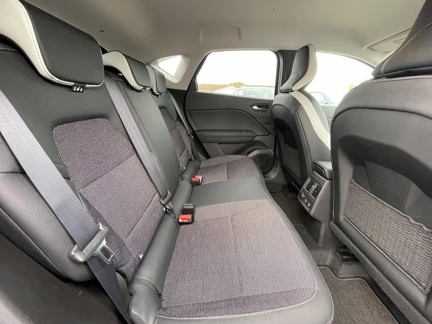 Used Renault Captur 2023 for sale - 76701208: Photo 65