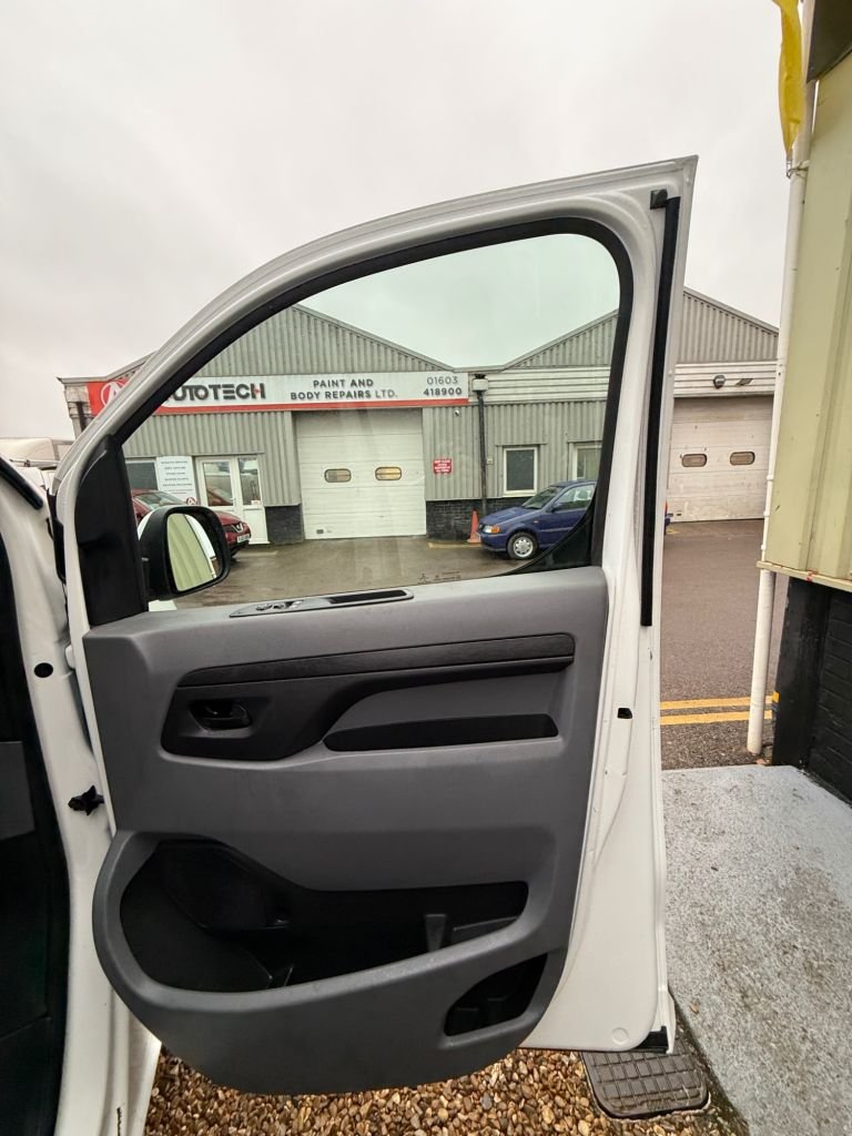 Used Vauxhall Vivaro 2020 for sale - 77341614: Photo 14