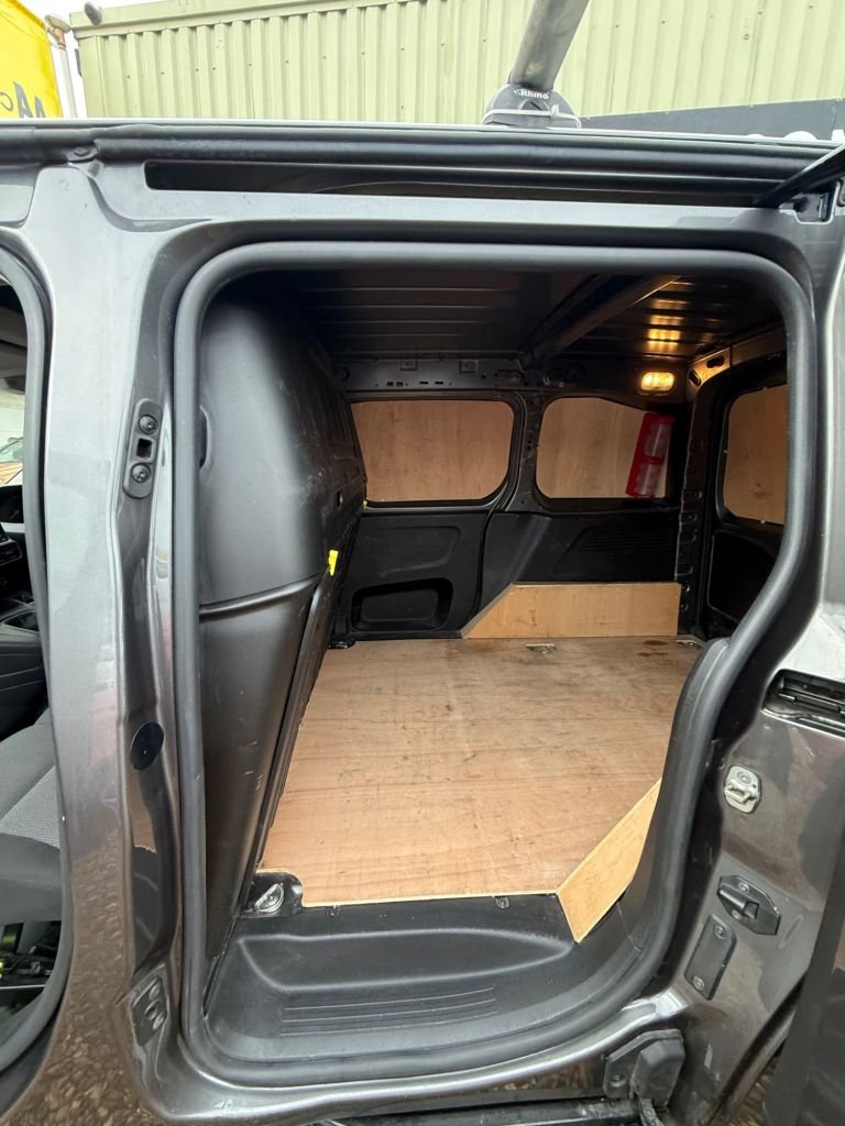 Used Peugeot Partner 2022 for sale - 77027011: Photo 21