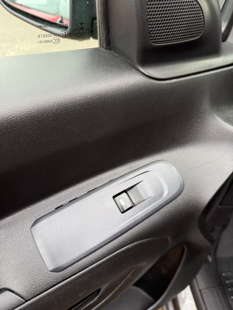 Used Peugeot Partner 2022 for sale - 77027011: Photo 23