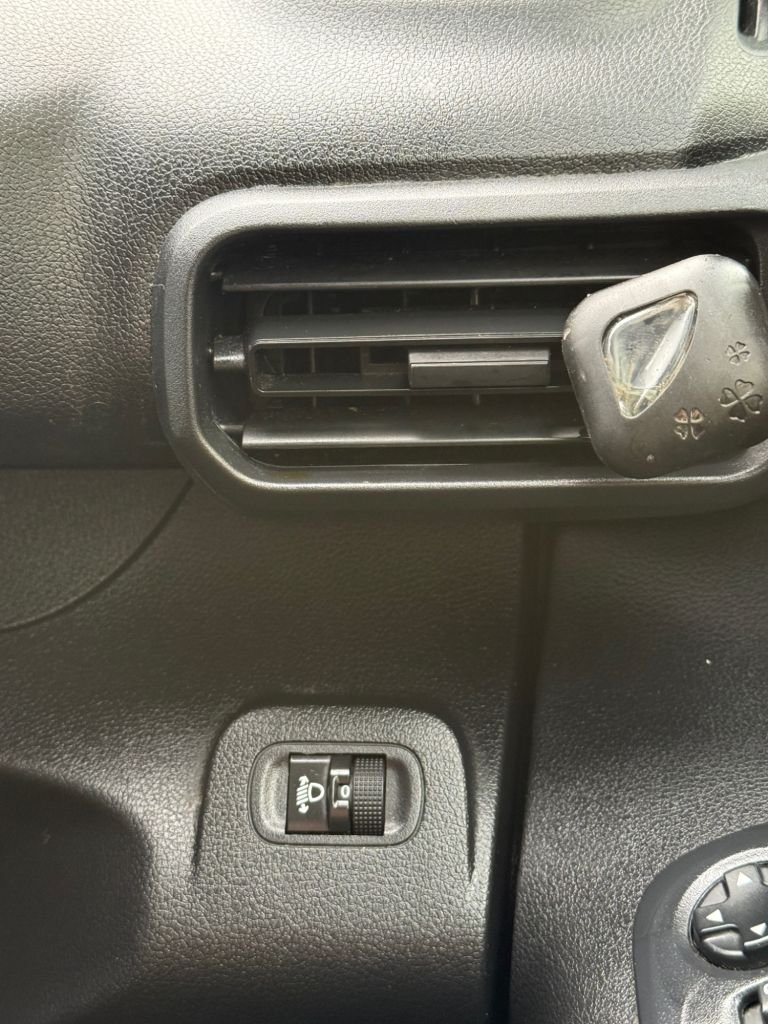 Used Peugeot Partner 2022 for sale - 77027011: Photo 40