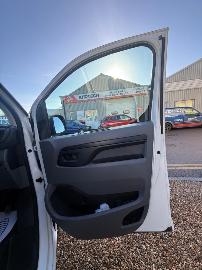 Used Vauxhall Vivaro 2020 for sale - 76642475: Photo 12